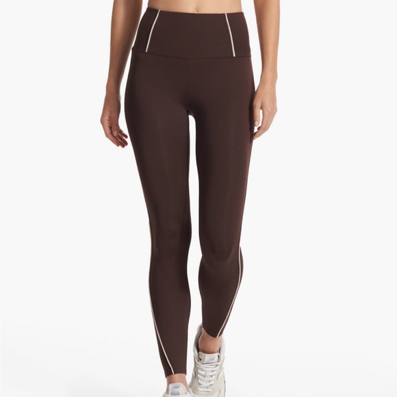 Vuori Lunar Set- Sports bra and pants - Picture 3 of 4